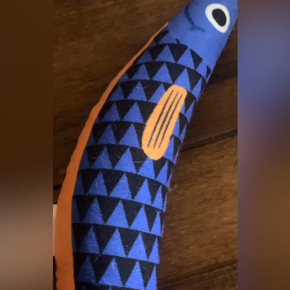 Brand newPink and Blue Fish cat toy with bell abd catnip inside . Must have !